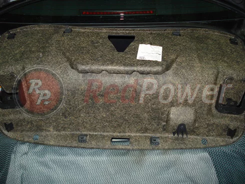 Установка камеры заднего хода RedPower 
