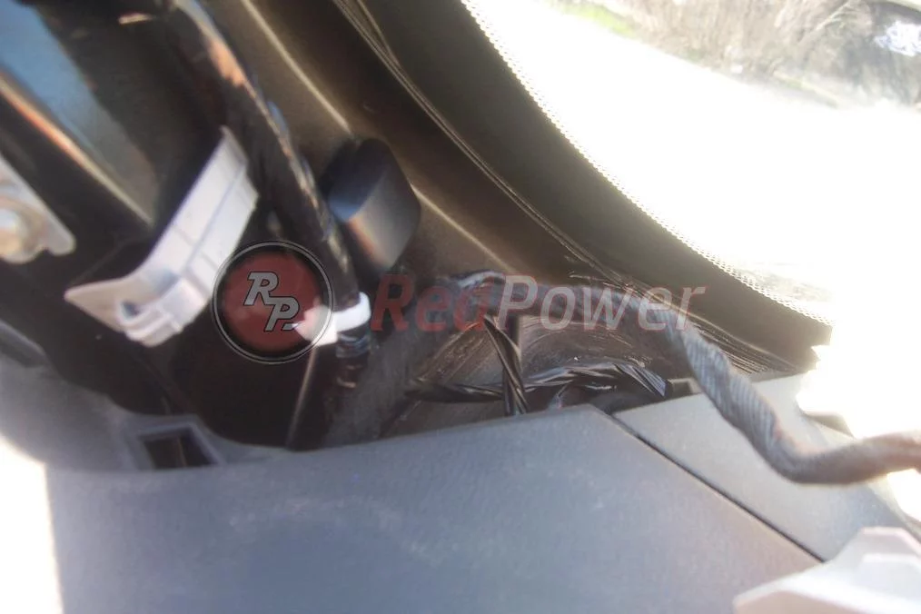 Спрятанная GPS-антенна автомагнитолы RedPower