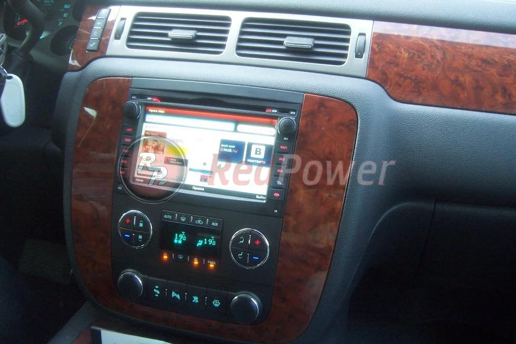 Установленная магнитола RedPower