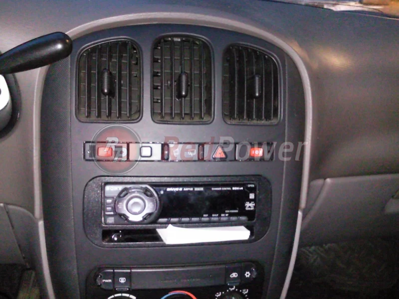 Штатная магнитола в Dodge Caravan Штатная магнитола в Dodge Caravan