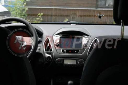 Установленная автомагнитола RedPower