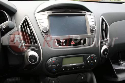 Установленная автомагнитола RedPower в Hyundai IX35
