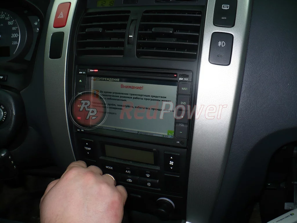Установленная магнитола RedPower
