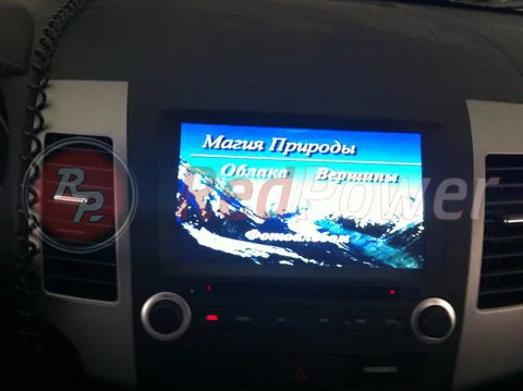 Установленная автомагнитола RedPower