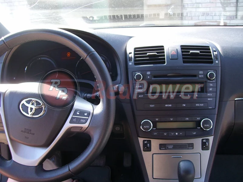 Установленная автомагнитола RedPower в Toyota Avensis Установленная автомагнитола RedPower в Toyota Avensis