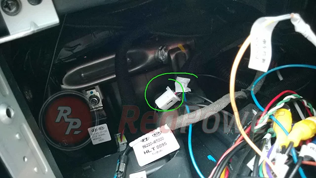 Переходник для подключения камеры заднего вида к автомагнитоле RedPower